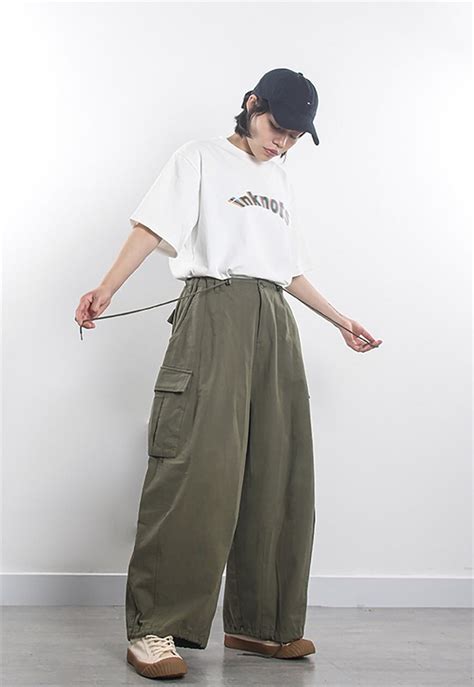 dumy mun cargo pants.